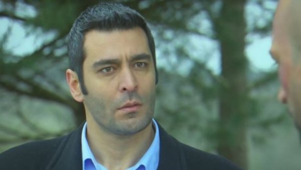 Elif - T1E146 | Kenan interroga a Erkut
