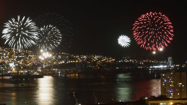 Año Nuevo 2025: ¿Dónde habrá fuegos artificiales en Chile?
