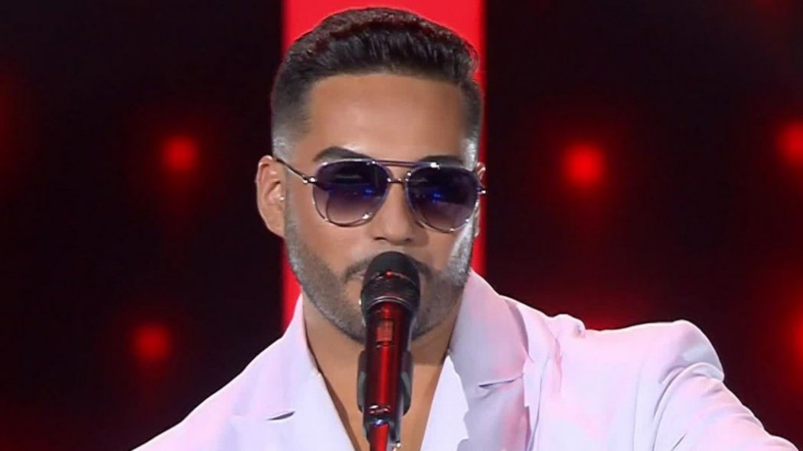 ¡El chico de las poesías! Revive la presentación de Romeo Santos

