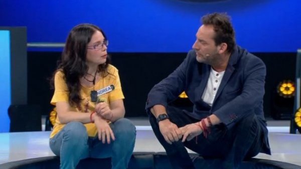 Daniel Fuenzalida da especial regalo a participante: cuida a su hermana con discapacidad y sus padres