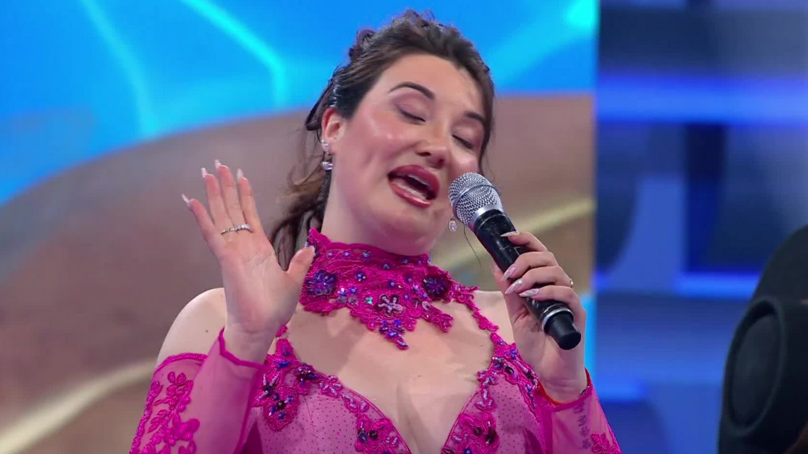 El fenómeno musical de "Entremares" nos visita en "Ahora Caigo" Prime
