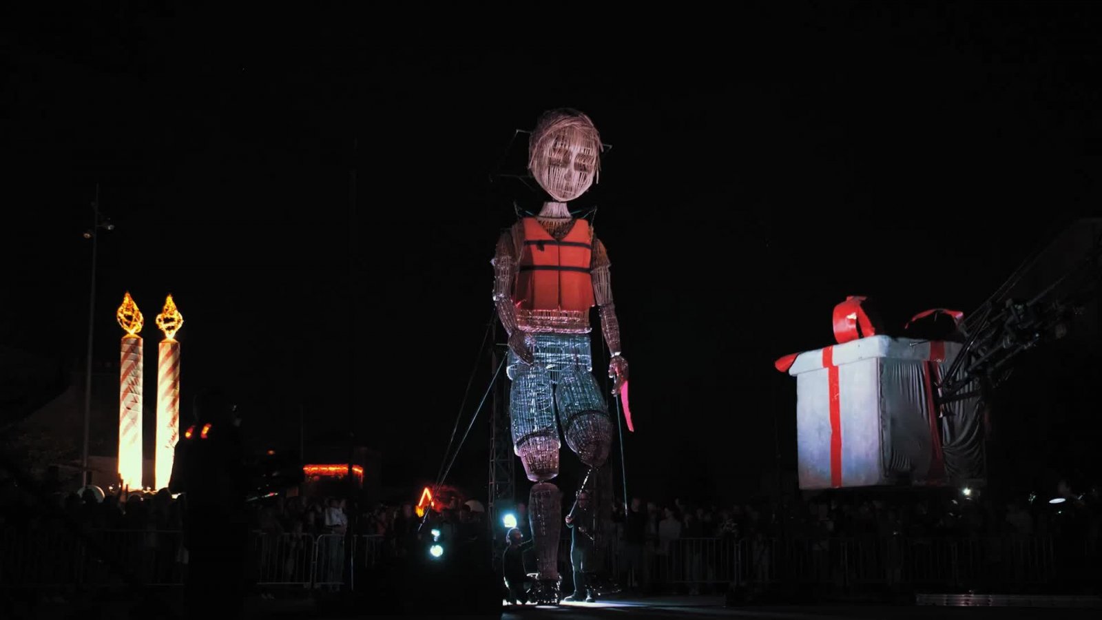 Teatro a mil 2025: Conoce a "Mo y la cinta roja"
