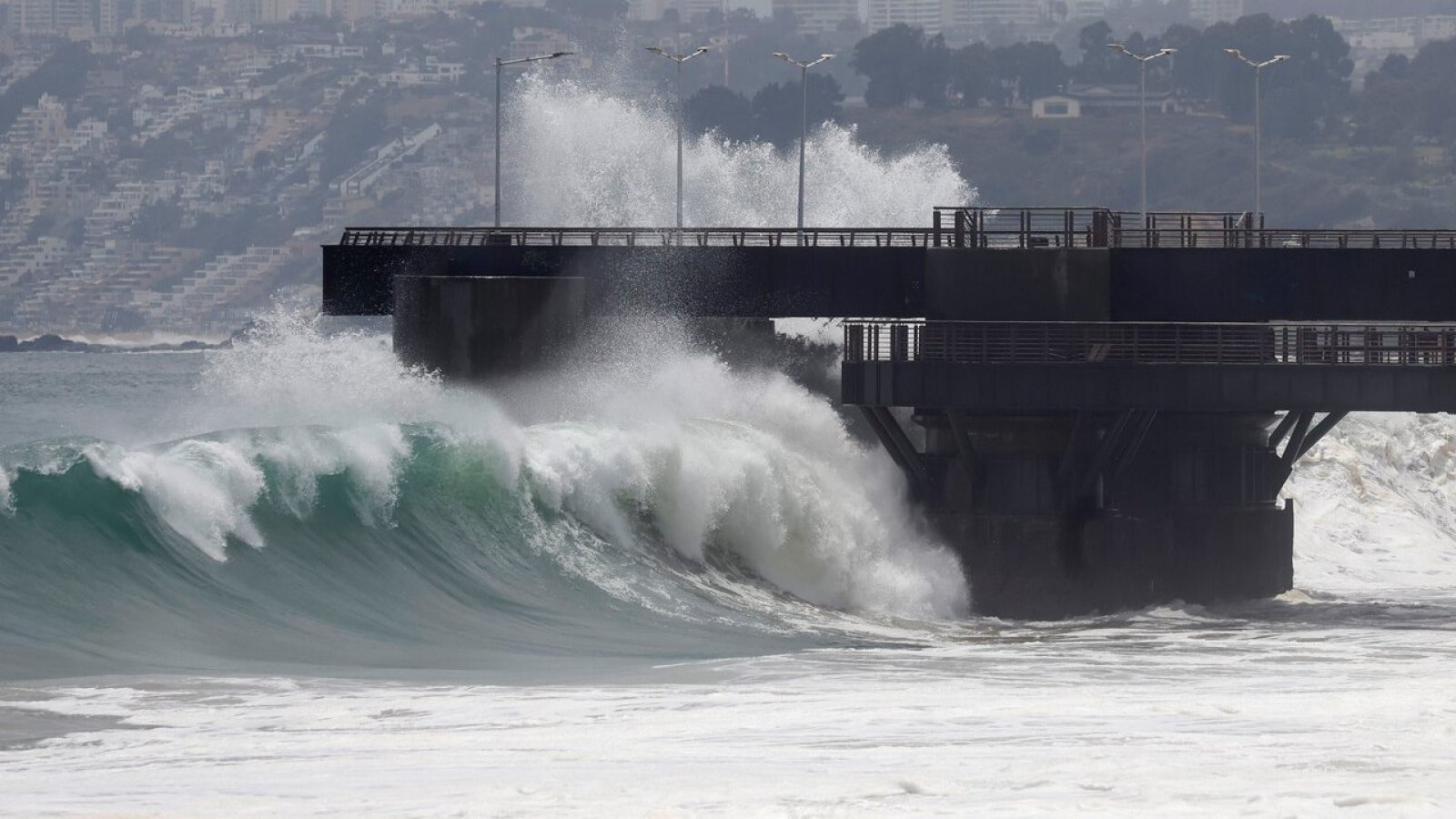 Los impactantes registros de marejadas en las costas de Chile
