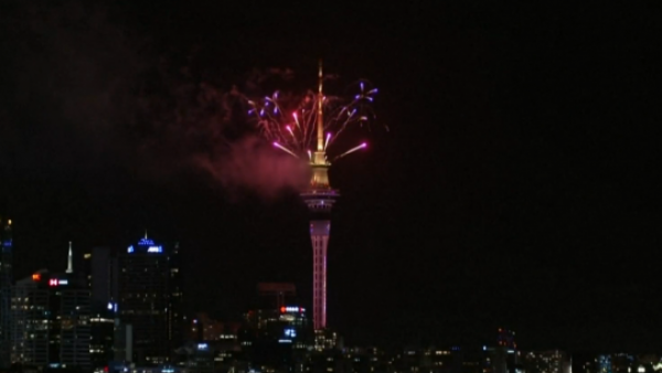 ¡Nueva Zelanda recibe al 2025 con increíble espectáculo de fuegos artificiales!
