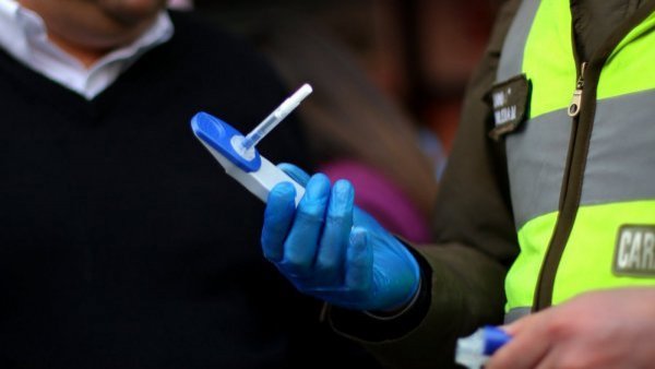 Conductor de bus da positivo a marihuana en terminal de Estación Central
