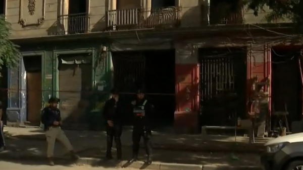 Vecino celebra demolición de casas tomadas en Santiago: "Estamos muy felices"
