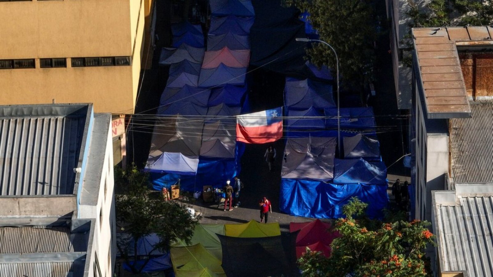 Alberto Precht y mafias en barrio Meiggs: "A 12 cuadras de La Moneda tenemos un Temucuicui, un descontrol"
