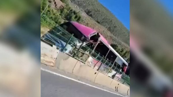 Bus protagoniza violento accidente de tránsito: Dejó al menos 3 en Arauco
