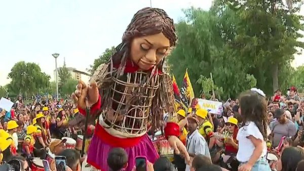 "Amal" seduce y encanta a los chilenos
