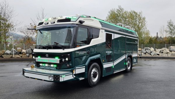 Bomberos de Santiago tendrán el primer carro bomba eléctrico de Latinoamérica
