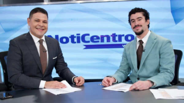 Bad Bunny sorprende en nueva faceta como conductor de noticias
