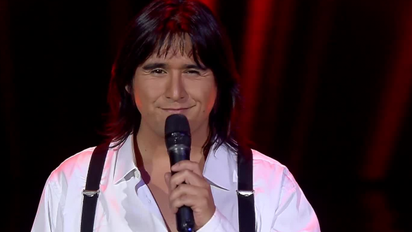 Steve Perry deslumbra con su presentación en el primer duelo de la noche
