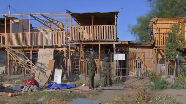 Masivo operativo en Quinta Normal: Realizan control migratorio y demoliciones de casas en toma
