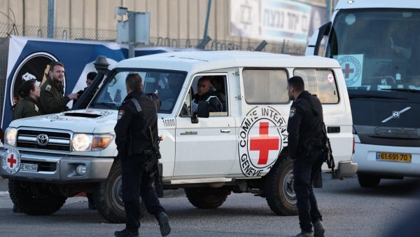 Después de 471 días: las primeras imágenes de las rehenes israelís liberadas por Hamás
