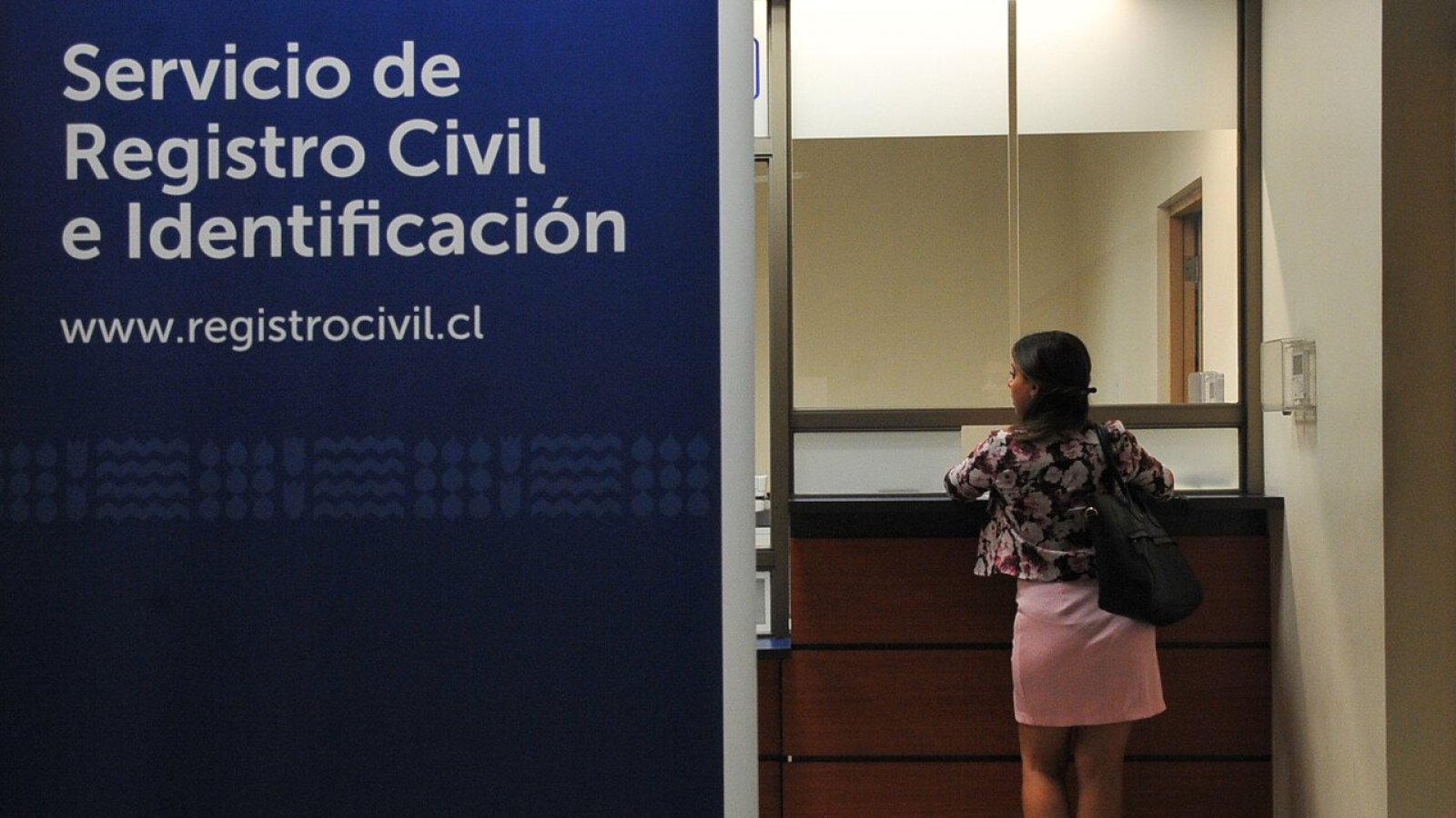 ¡Despelote total en el Registro Civil! Ciudadana chilena denuncia cambio de nacionalidad y problemas con la PDI
