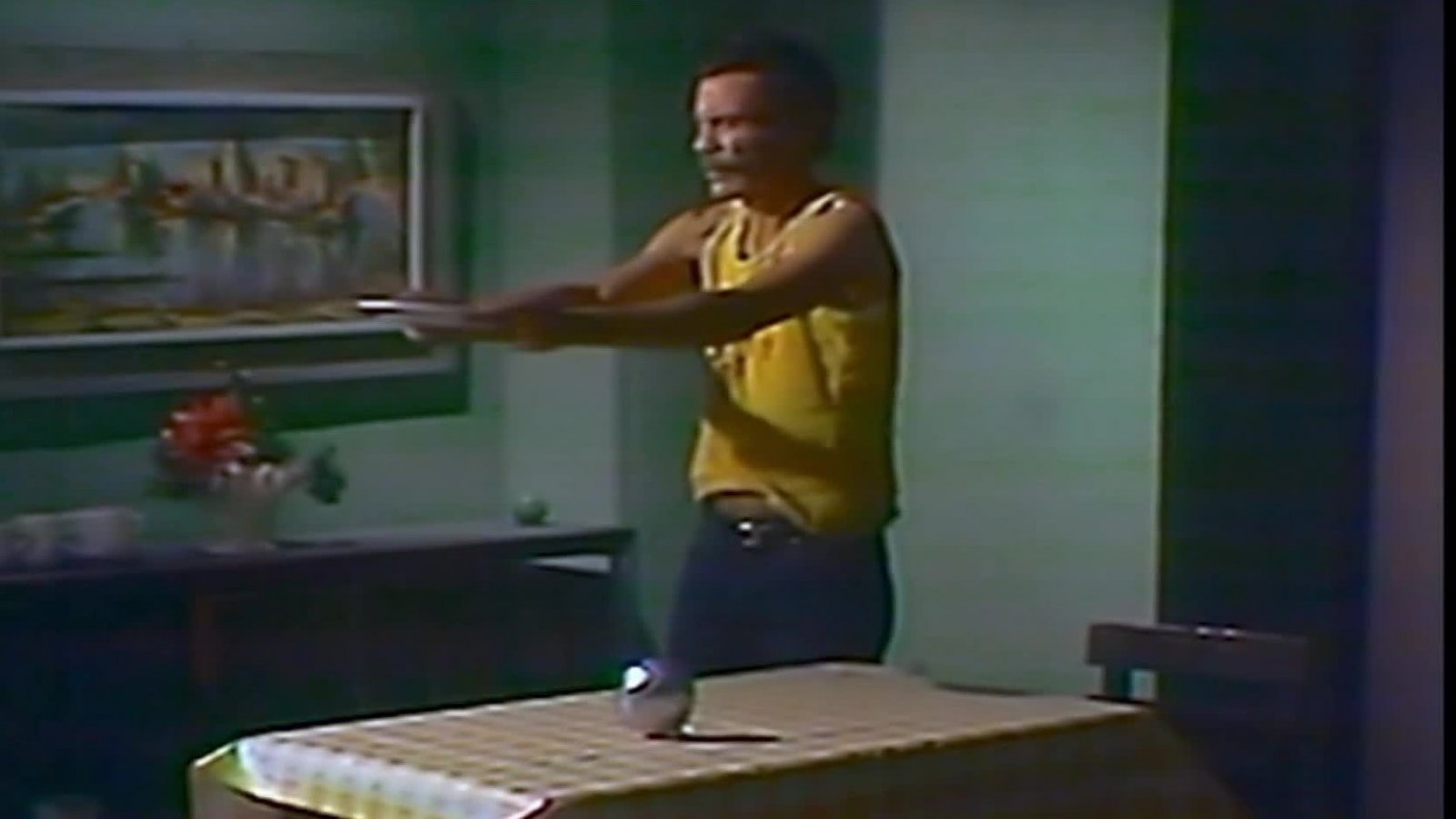 El Chavo del 8: El misterio de los platos
