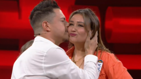 Yoan Amor sorprende cantando con Paula Rivas
