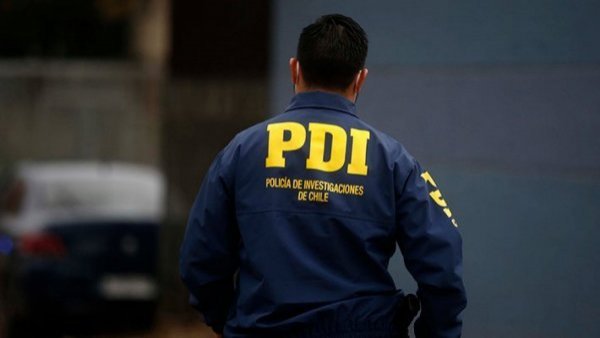 Hombre fallece electrocutado al subir poste del alumbrado público en Cerrillos
