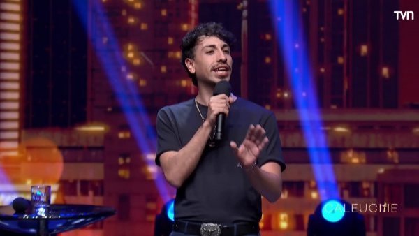 Revive la rutina de Diego Urrutia en los Premios Caleuche 2025
