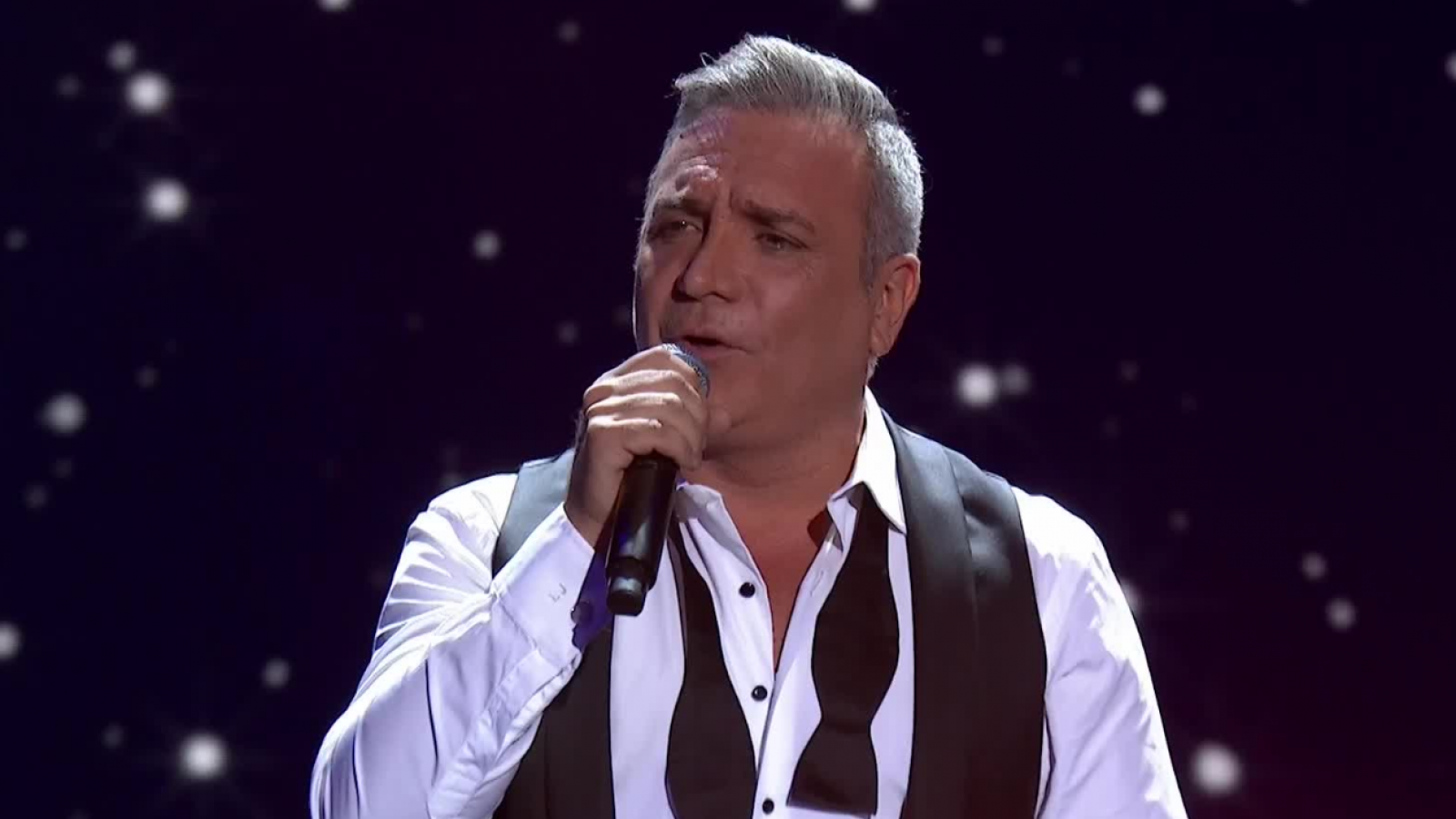 Un honor a los artistas: Luis Jara presenta el In Memoriam en Premios Caleuche 2025
