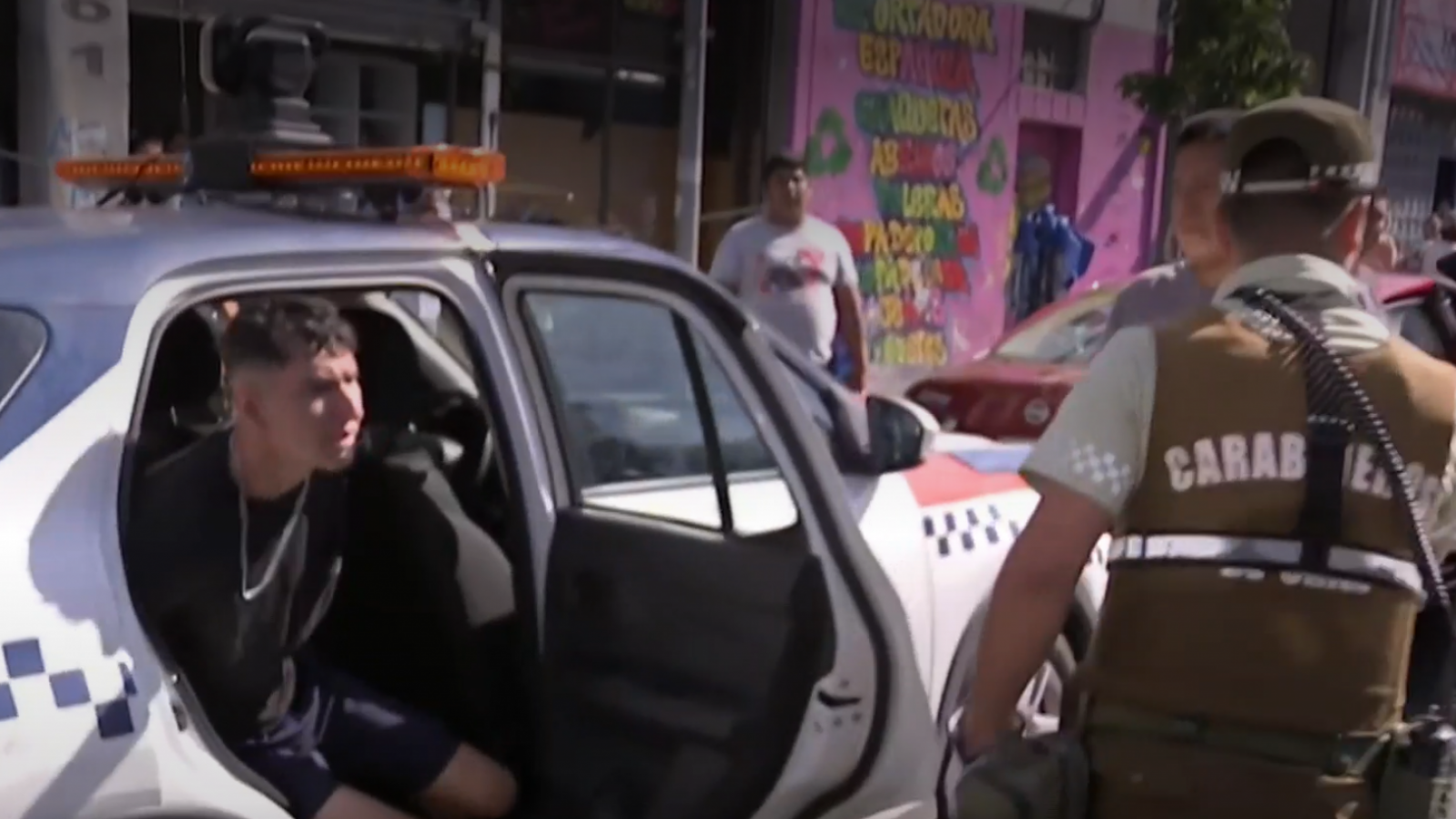 Un detenido deja operativo policial en Estación Central en contra el comercio ilegal
