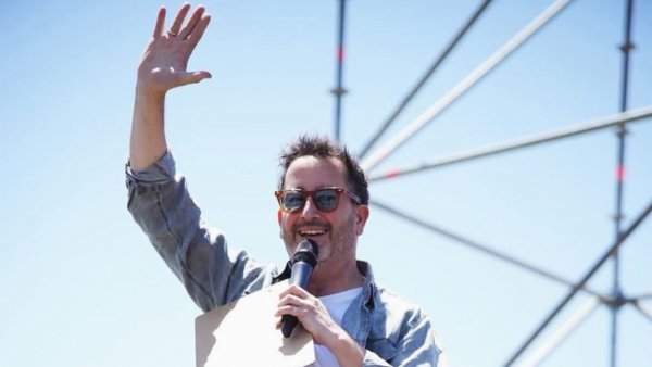 "Una vez al año hay que hacerlo": ¿Cambió de look Eduardo Fuentes?