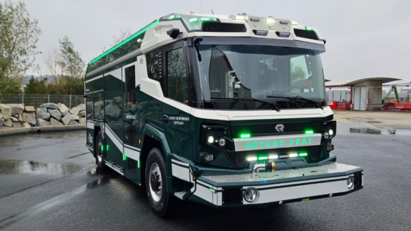 Pionero en Latinoamérica: Carro bomba eléctrico de Bomberos ya está en Chile
