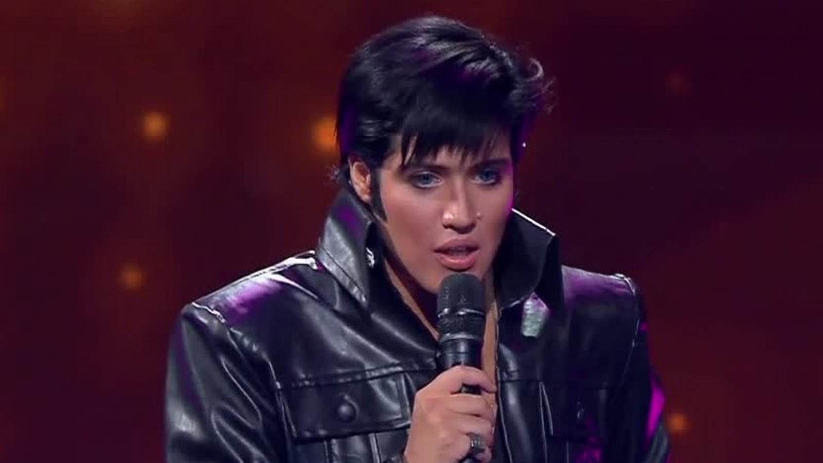 "Estás con el personaje muy incorporado": jurado de MNE reacciona a presentación de Elvis Presley
