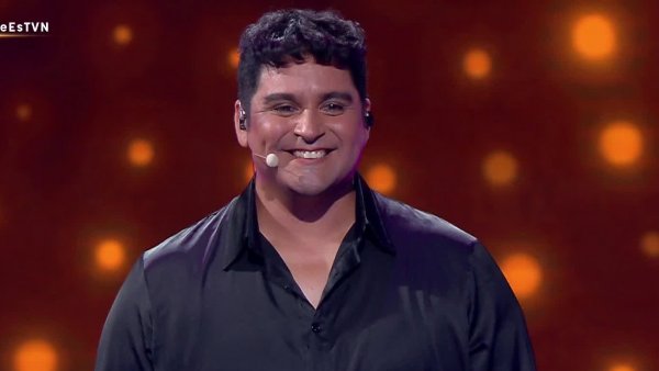 "Sorprendente lo que hiciste": Chayanne bailó y cantó sobre el escenario de MNE
