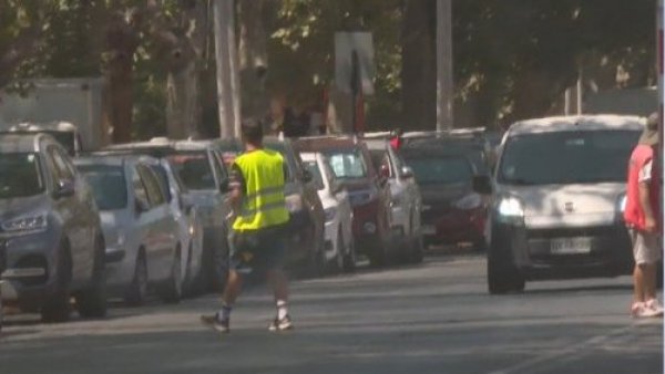 Vecinos de Rondizzoni luchan contra "mafia" de estacionadores
