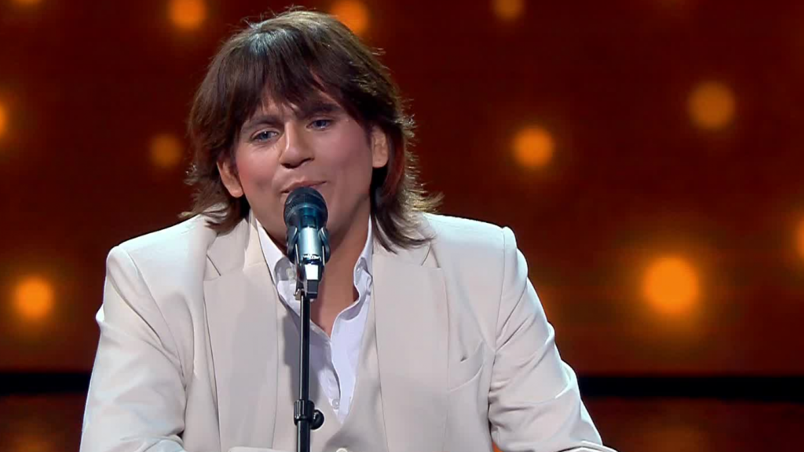 Con doble lente de contacto: Así presentó José Feliciano en "Mi Nombre Es"

