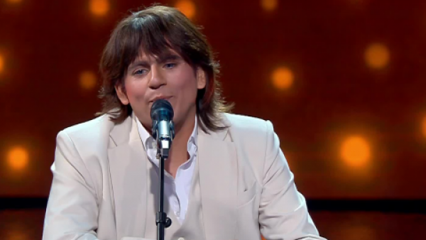 Con doble lente de contacto: Así presentó José Feliciano en "Mi Nombre Es"
