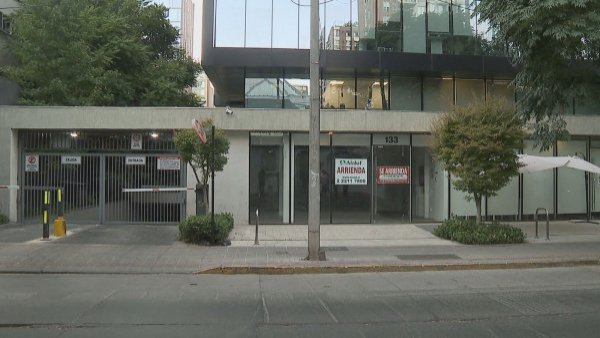 Clausuran clínica estética clandestina en Providencia: Encontraron a mujer "en malas condiciones"

