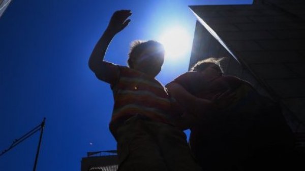 Argentina: niños con autismo fueron encerrados por su profesora en plena ola de calor
