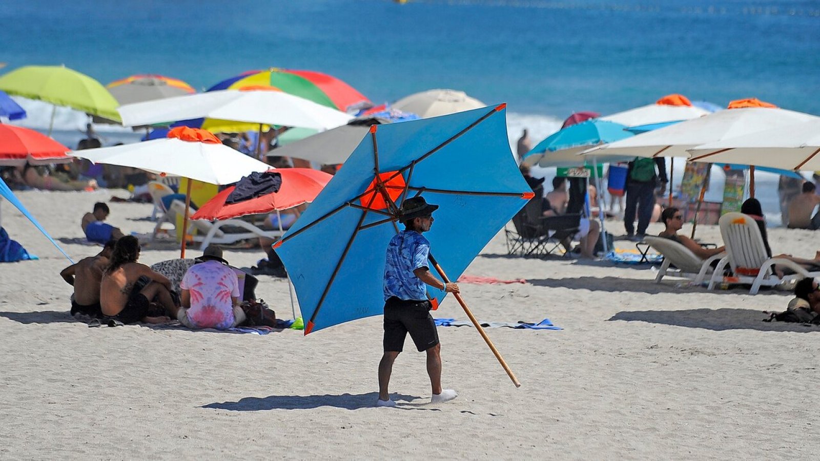 Se vienen temperaturas extremas: ¿En qué comunas y zonas se sentirá más calor este fin de semana?
