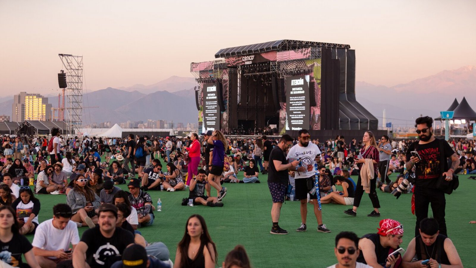 ¡Organiza tus horarios en Lollapalooza Chile 2025!
