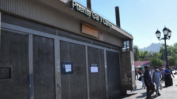 Por "foco de delincuencia": Anuncian cierre de acceso a estación Puente Cal y Canto
