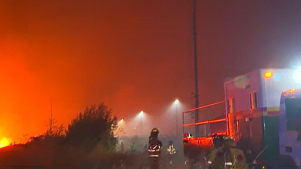 Incendio en La Araucanía: llamas llegan al estadio de Collipulli
