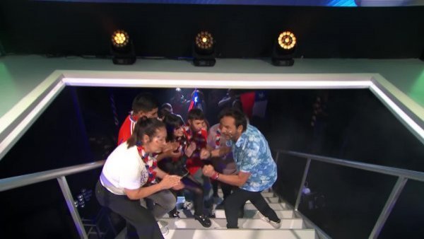 Desde el “túnel de campeones": Daniel hace arenga para "Ahora Caigo"
