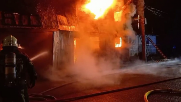 Padres fallecen tras salvar a hijas de incendio en Puerto Montt
