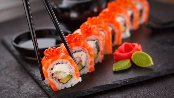 Por consumo de sushi: 44 personas resultan intoxicadas en restaurante de Lo Barnechea
