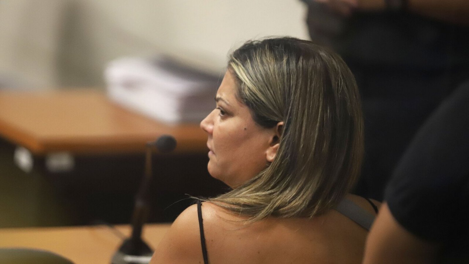 "Usted se calla, caramba": El momento en que jueza reta por mal comportamiento a Denisse Campos
