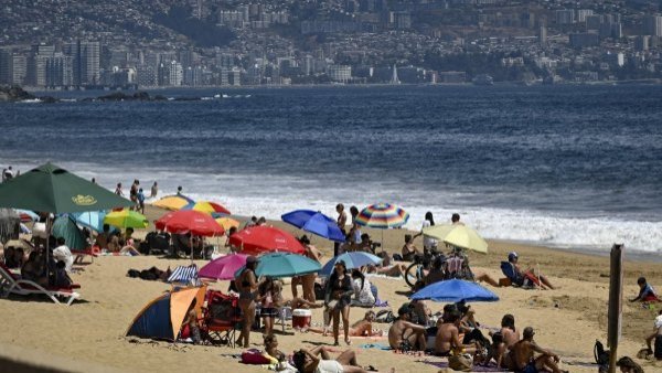 Joven acusa que su familia la dejó fuera de vacaciones por ser trans
