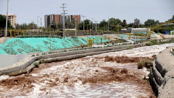 Hombre murió tras caer a la orilla del río Loa
