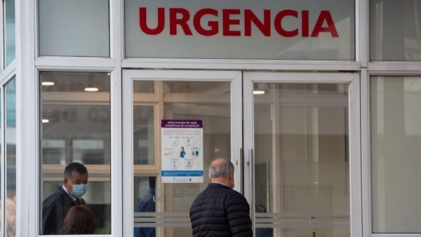 Guardia del Hospital Clínico de la UC es apuñalado luego de ser asaltado
