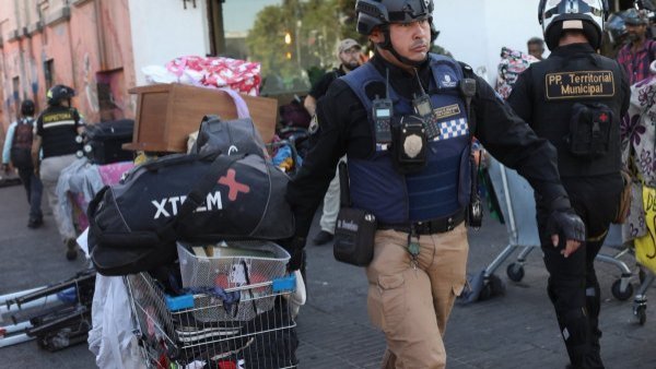 Masivo y simultáneo: Realizan megaoperativo por comercio ambulante en tres comunas de la RM
