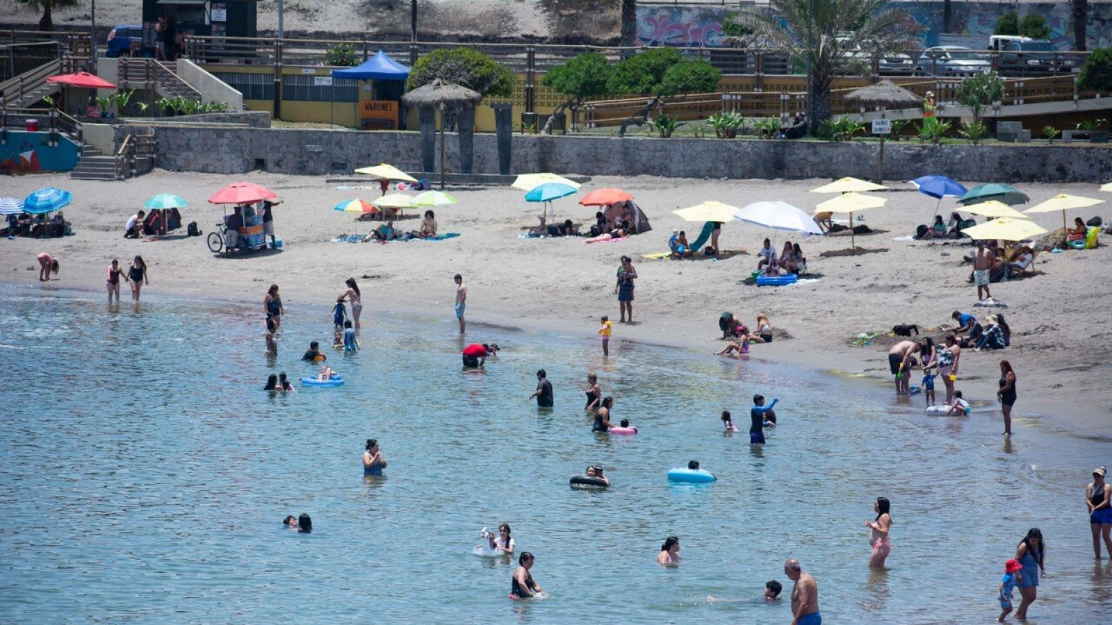 Ministro de Bienes Nacionales responde a serie de polémicas por acceso a playas
