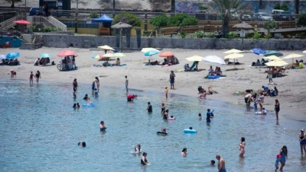 Ministro de Bienes Nacionales responde a serie de polémicas por acceso a playas
