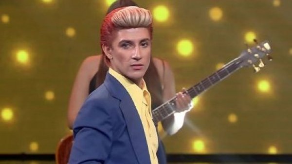 "Atrevido y juguetón": jurado destaca sensualidad de David Bowie
