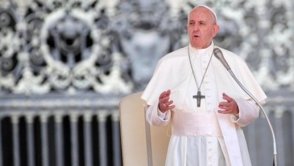 El papa Francisco muestra "una ligera mejoría" en su sexto día en el hospital
